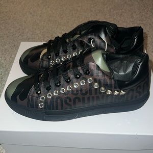 Brand New women’s sneakers